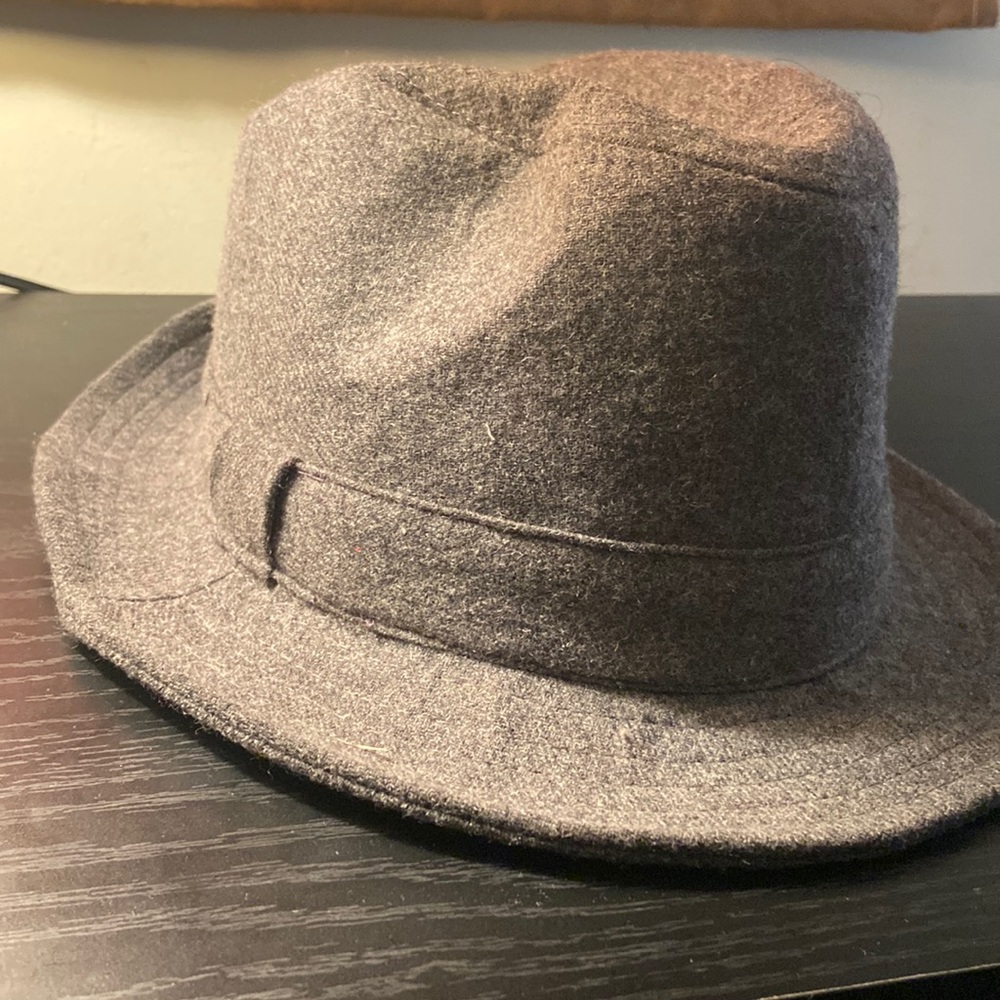 Gray hat in great condition!